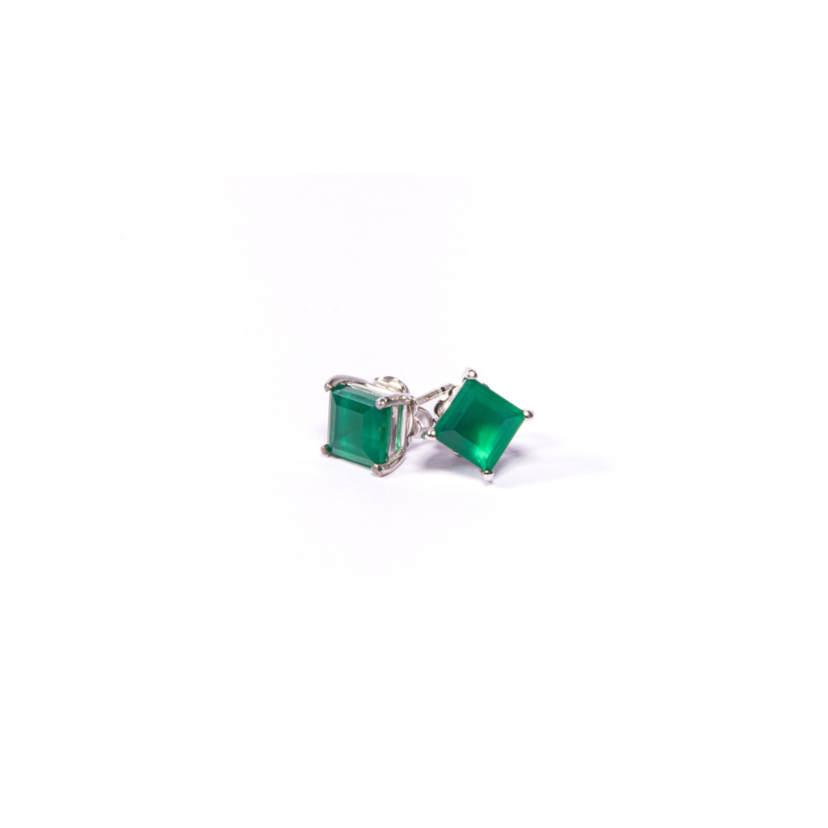 Orecchini a Lobo in Oro Bianco  9k con Onice 2,72 ct