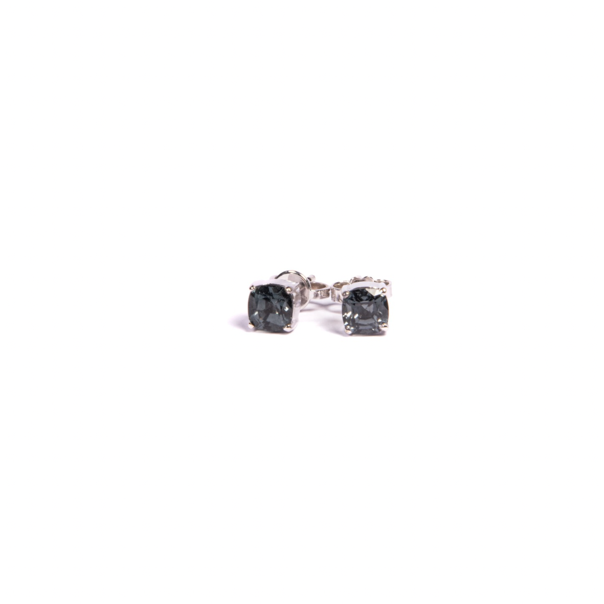 Orecchino a lobo in oro bianco 9k con Spinelli 1.65ct