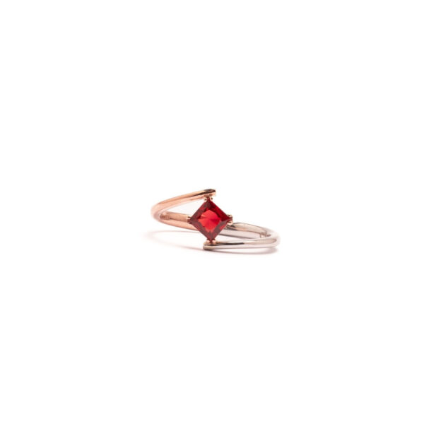 Anello Eterna in Oro Bianco e Oro Rosa 9k con Rubino 0,8ct