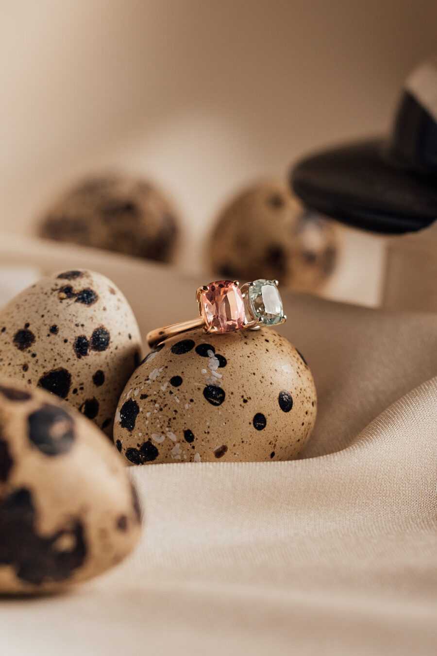 Anello in Oro Bianco e Oro Rosa 18k con Acquamarina 1,16ct e Tormalina 1,56ct - immagine 4