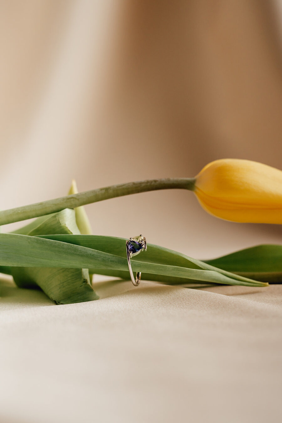 Anello in Oro Bianco 18k con Tanzanite 0,81ct e Crisoberillo 0,68ct - immagine 5