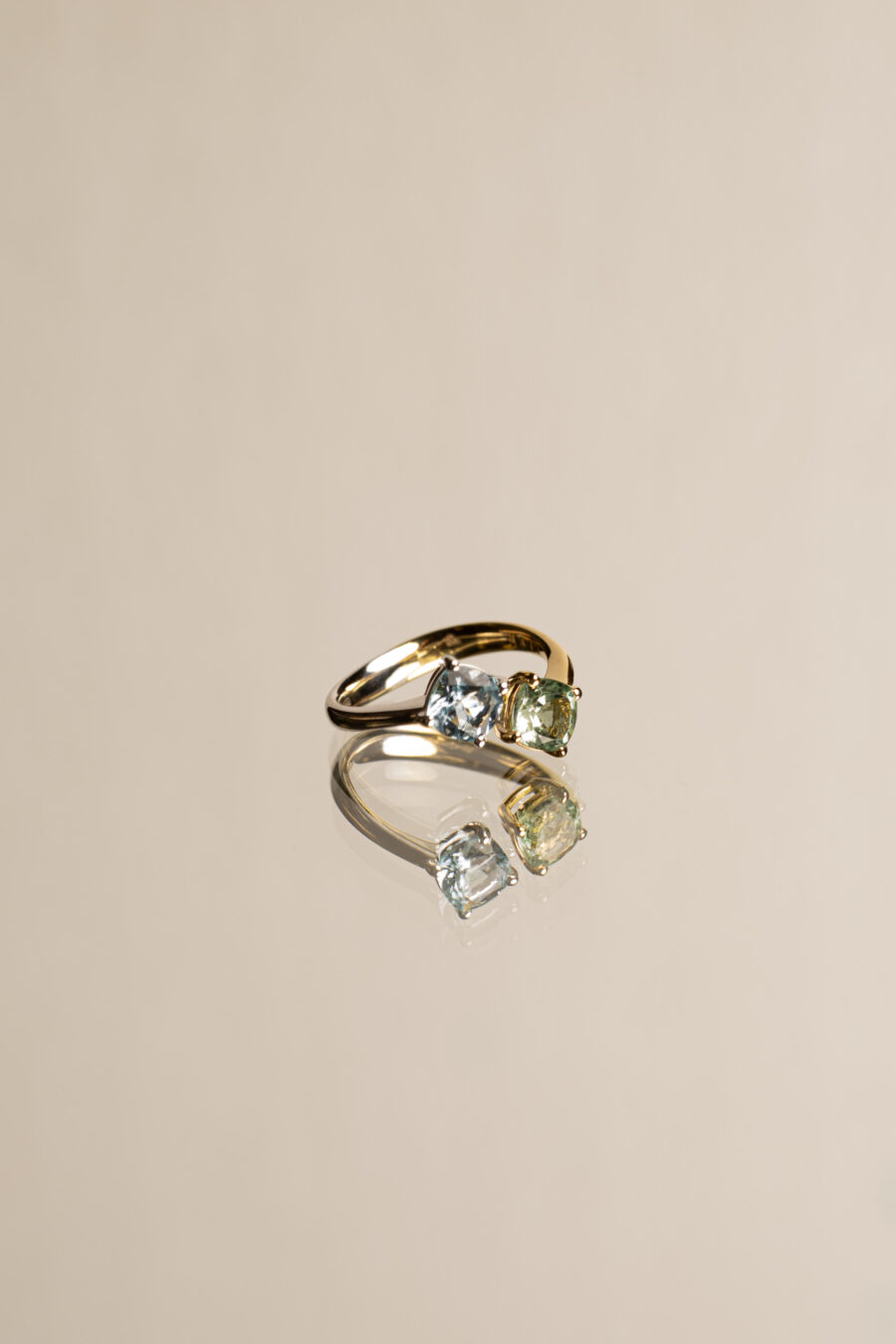 Anello in Oro Bianco e Oro Giallo 18k con Tormalina 1,07ct e Acquamarina 0,79ct - immagine 4