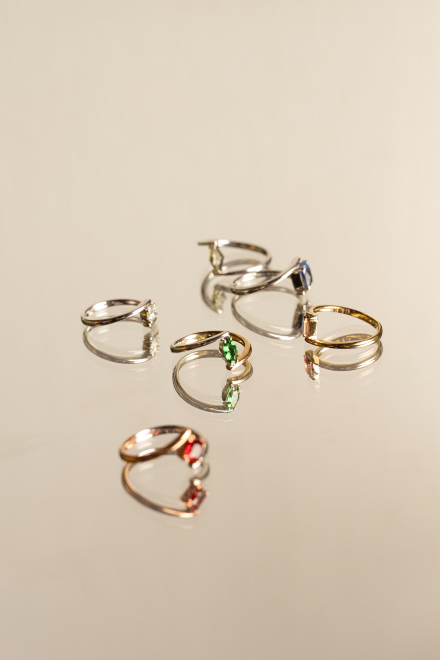 Anello Eterna in Oro Bianco e Oro Giallo 9k con Tsavorite 0,46ct - immagine 4