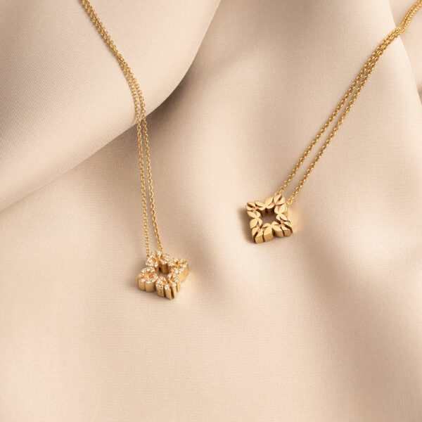 Collana Monogram Cler in Oro Giallo 9k con Diamanti D color 0,12ct