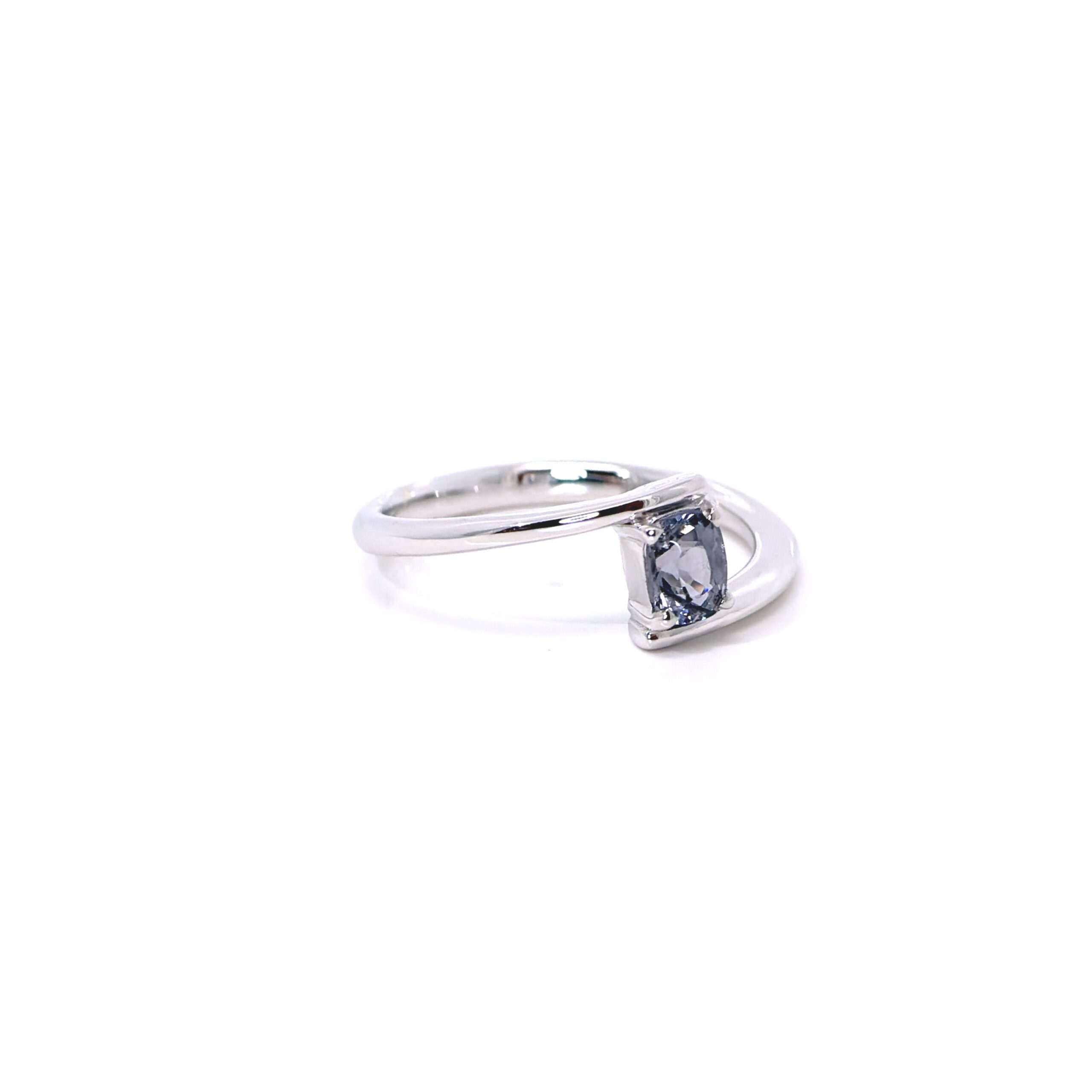 Anello Eterna in Oro Bianco 9k con Spinello 0,56ct - immagine 2
