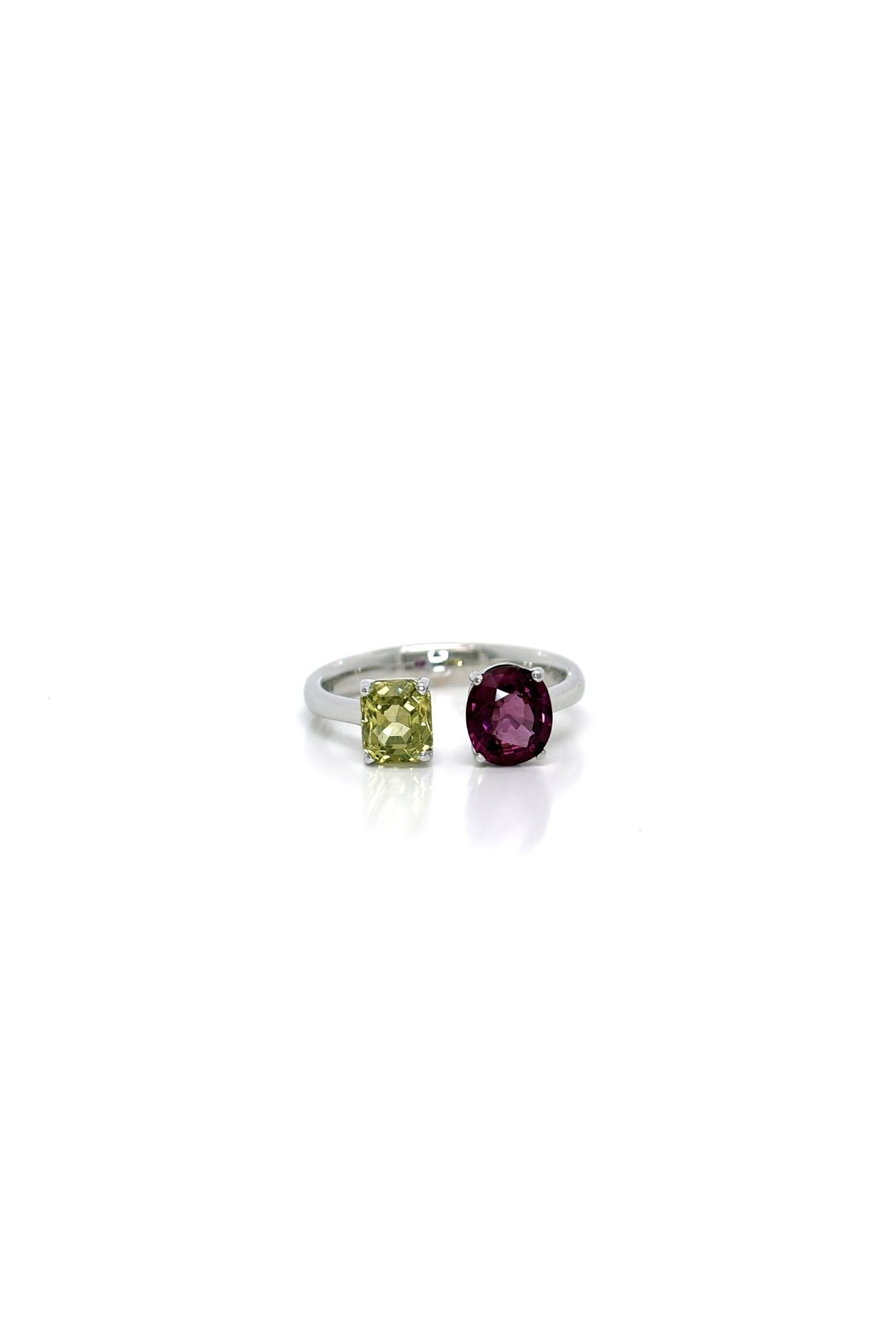 Anello in Oro Bianco 18k con Crisoberillo 1,3 ct e Rodolite 1,15 ct