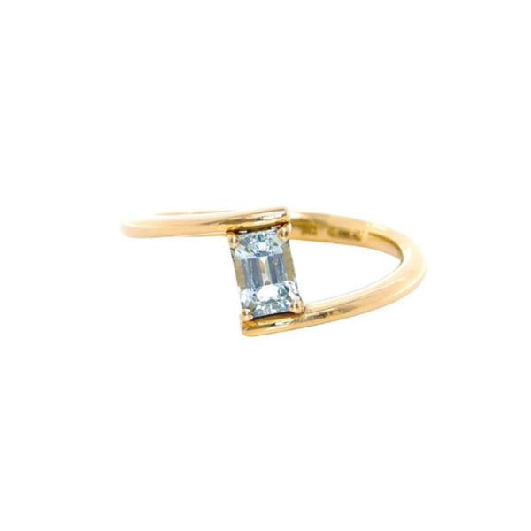 Anello Eterna in Oro Giallo 9k con Zaffiro 0,64ct