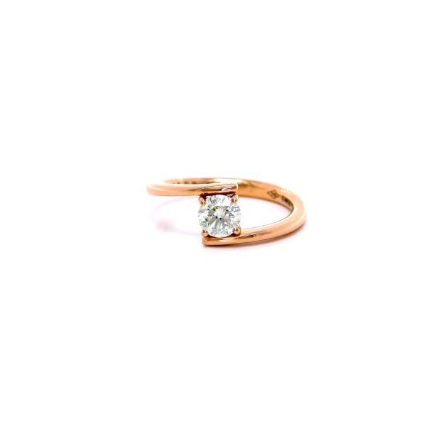 Anello Eterna in Oro Rosa 18k con Diamante 0,55ct color J