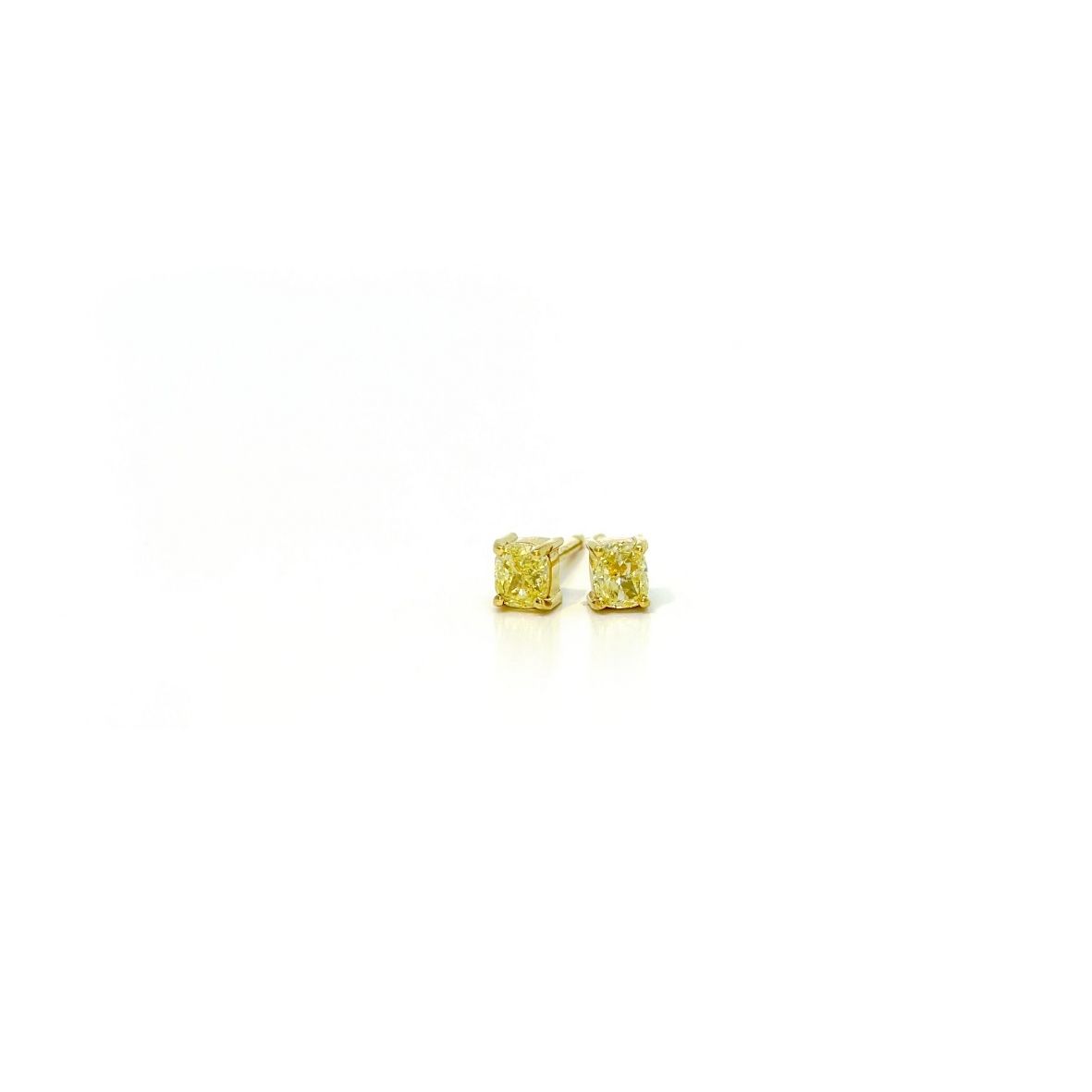 Orecchini a Lobo in Oro Giallo 18k con Diamanti Fancy 0,57 ct