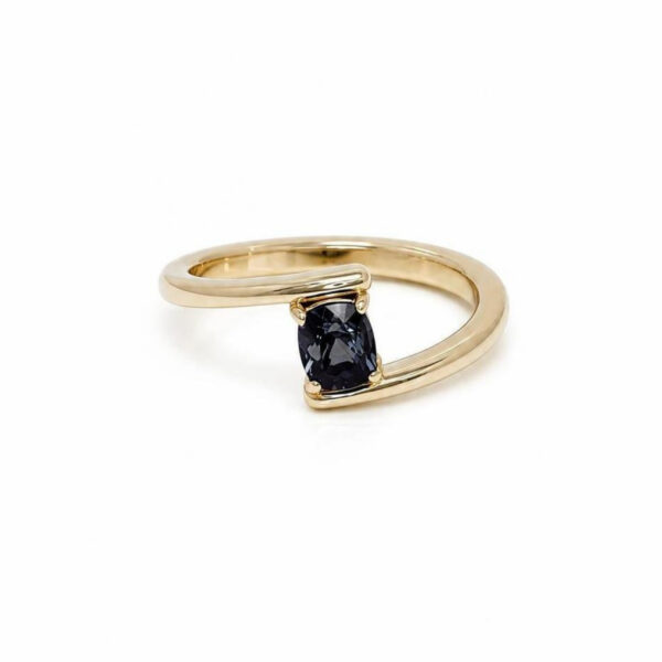 Anello Eterna in Oro Giallo 18k con Zaffiro 0,95ct